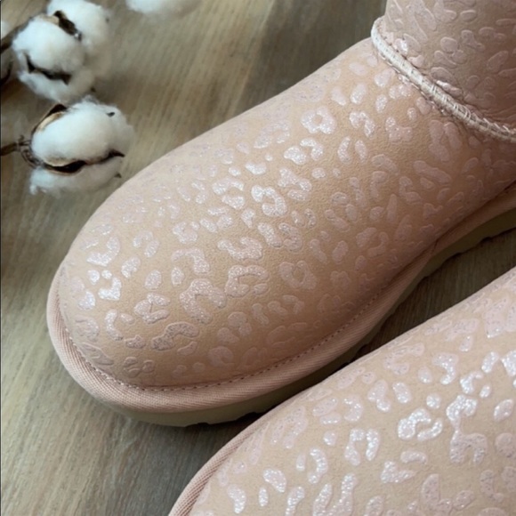 🌿UGG🌿CLASSIC SNOW LEOPARD BOOTS - Picture 13 of 15